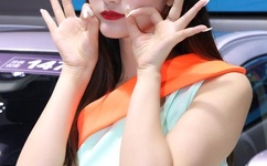 美女露出尿口让男生爽痛